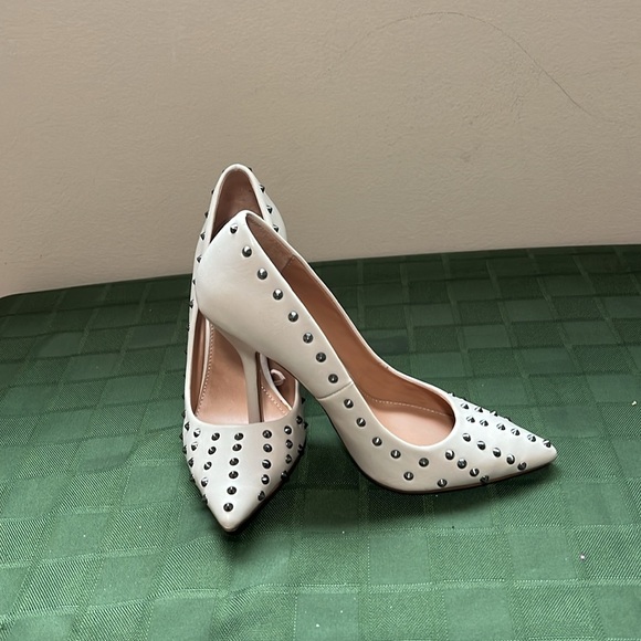 Zara Heels with studs - Picture 2 of 12